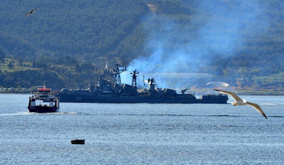 Rus askeri gemileri Çanakkale Boğazından geçti
