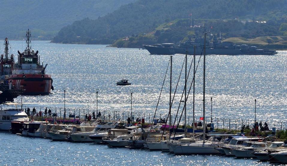 Rus askeri gemileri Çanakkale Boğazından geçti