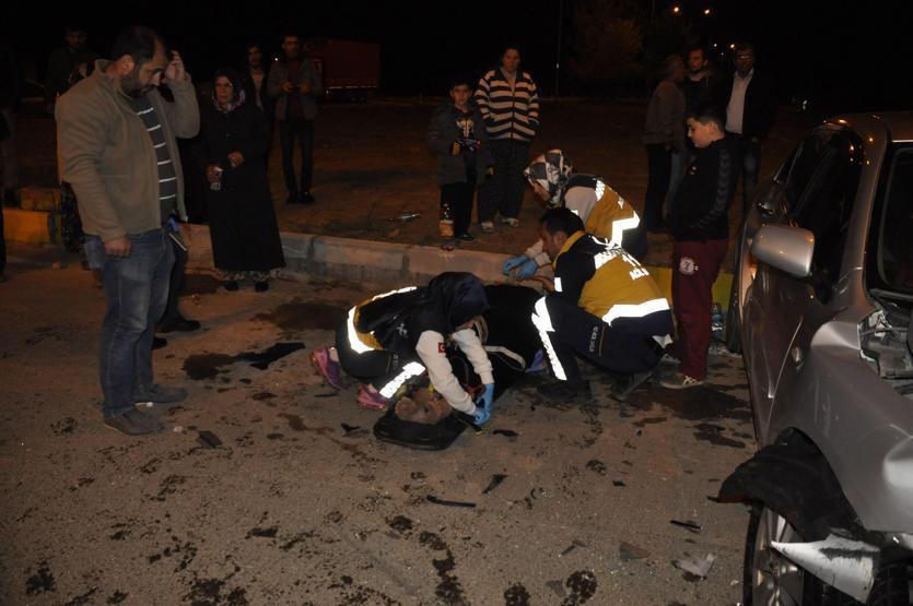 Yaralanan annesinin elini bir an olsun bırakmadı
