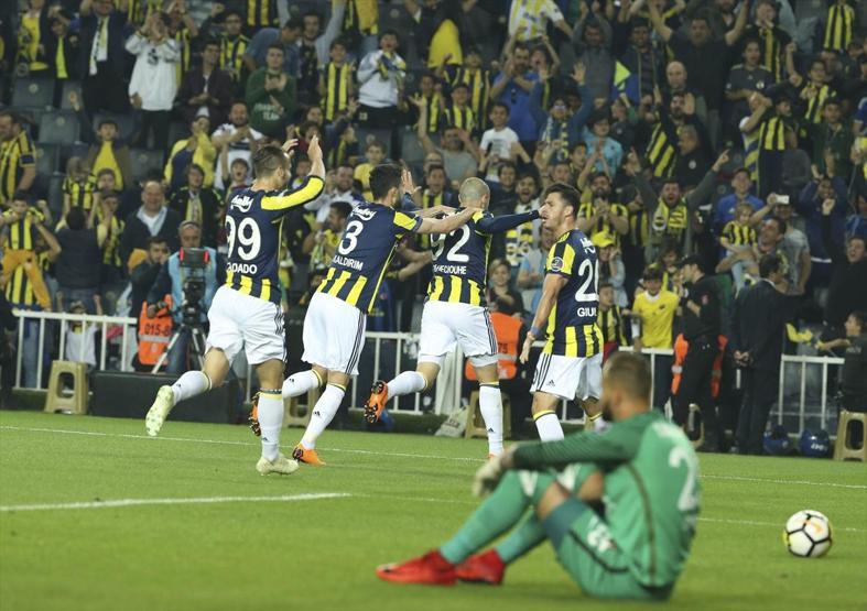 Fenerbahçe kazandı, zirveden kopmadı