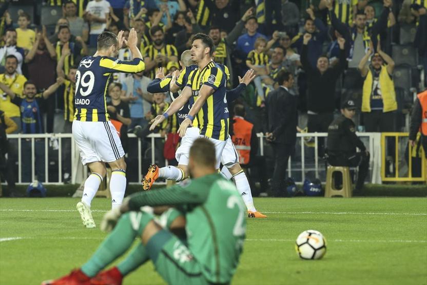 Fenerbahçe kazandı, zirveden kopmadı