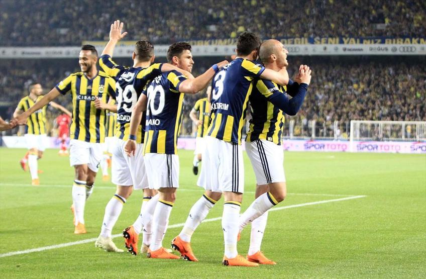 Fenerbahçe kazandı, zirveden kopmadı