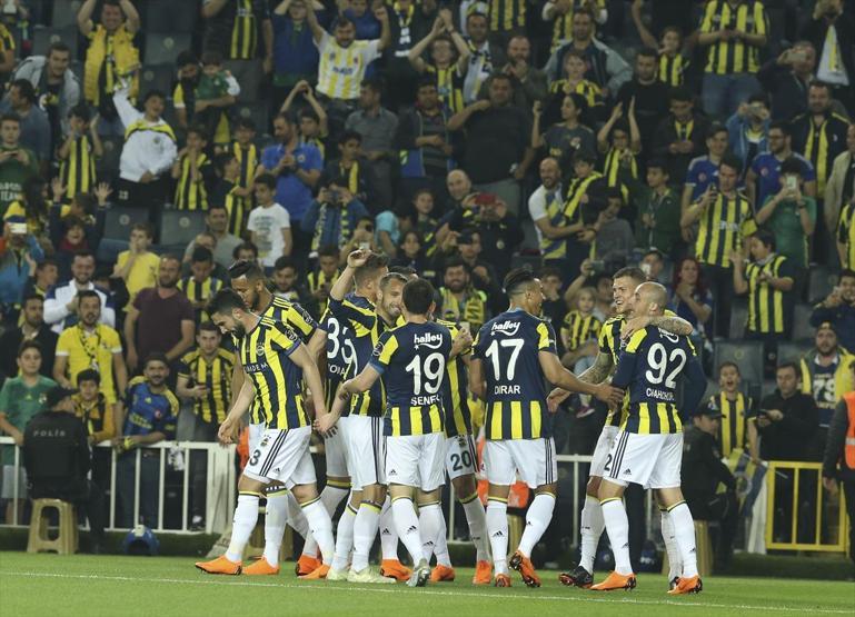 Fenerbahçe kazandı, zirveden kopmadı