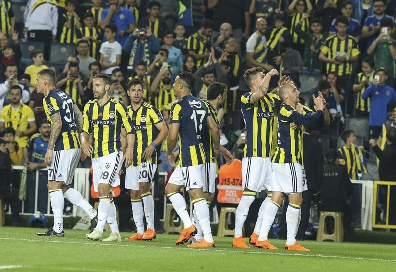 Fenerbahçe kazandı, zirveden kopmadı