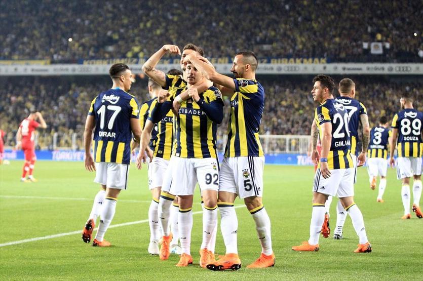 Fenerbahçe kazandı, zirveden kopmadı