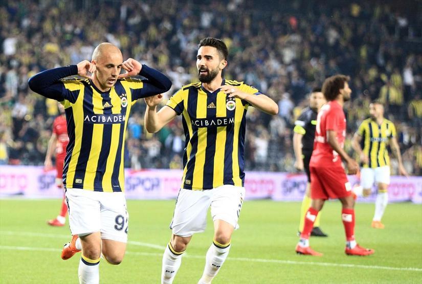Fenerbahçe kazandı, zirveden kopmadı