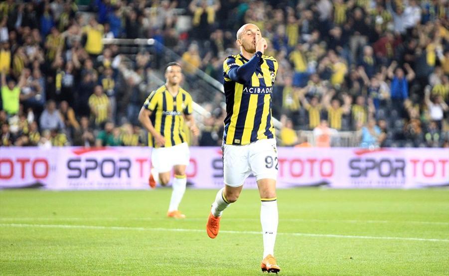 Fenerbahçe kazandı, zirveden kopmadı
