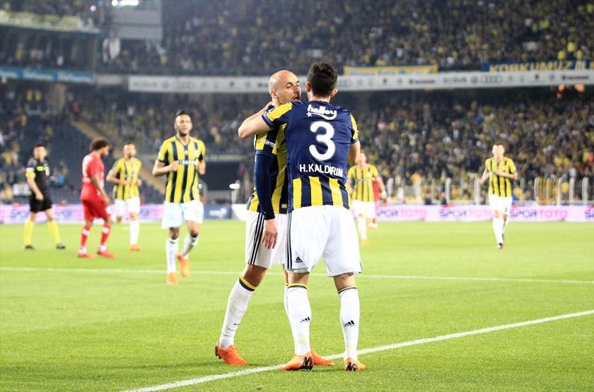 Fenerbahçe kazandı, zirveden kopmadı