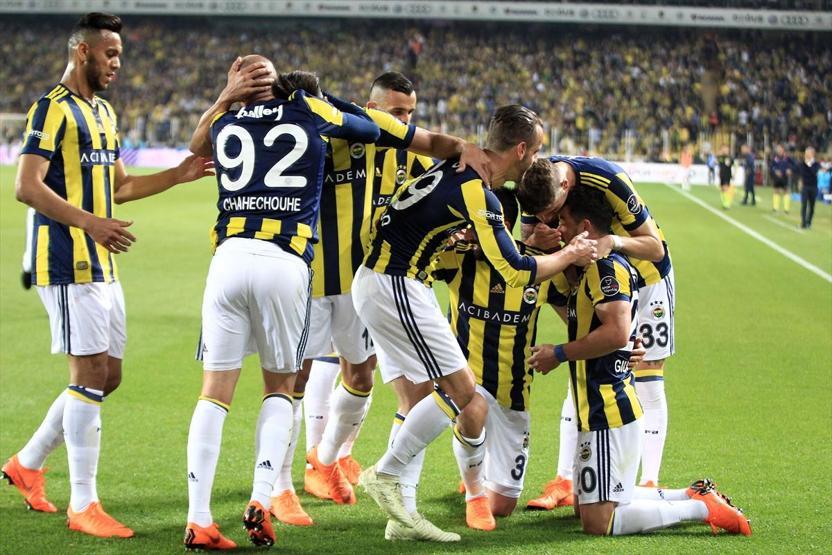 Fenerbahçe kazandı, zirveden kopmadı