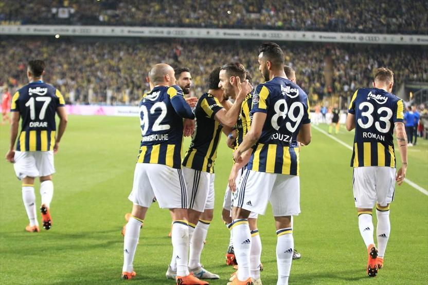 Fenerbahçe kazandı, zirveden kopmadı
