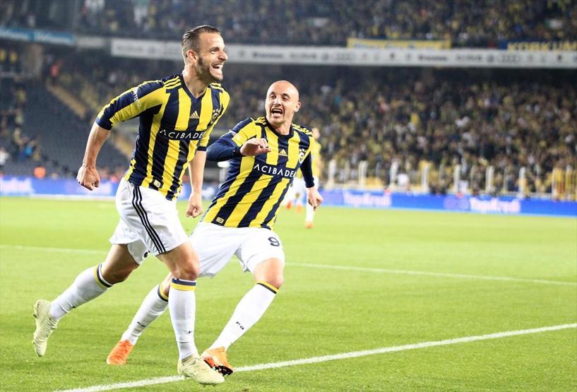 Fenerbahçe kazandı, zirveden kopmadı