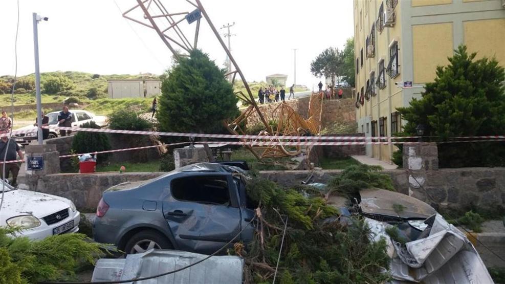 İzmirde akılalmaz olay Üzerine vinç düştü