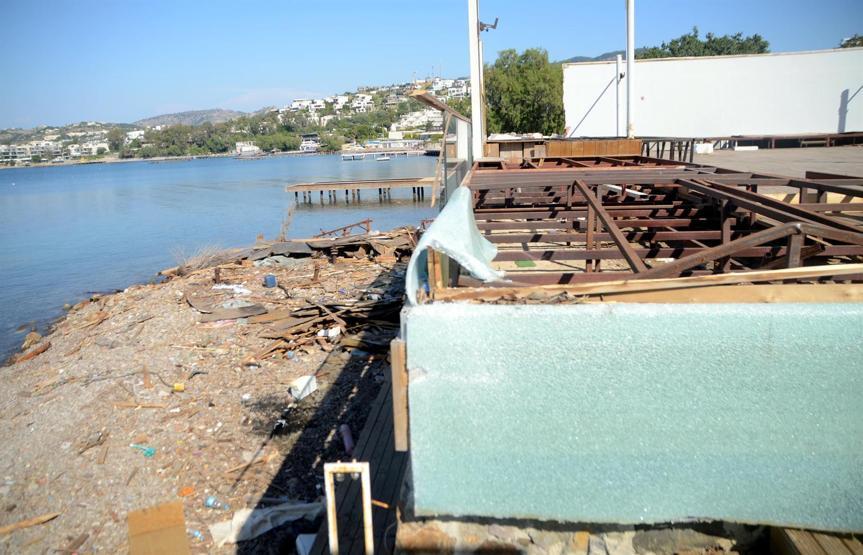 Hadisenin işlettiği beach club yıkıldı