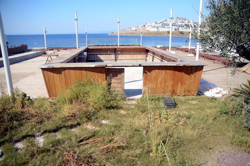 Hadisenin işlettiği beach club yıkıldı