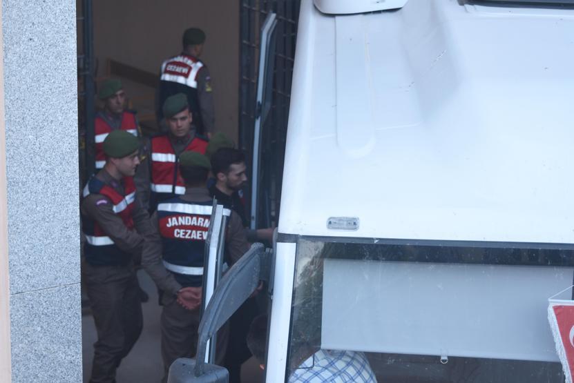 Tutuklu Yunan askerleri ilk kez görüntülendi