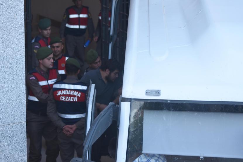 Tutuklu Yunan askerleri ilk kez görüntülendi