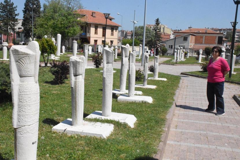Yeniçerilerin mezar taşları restore edildi