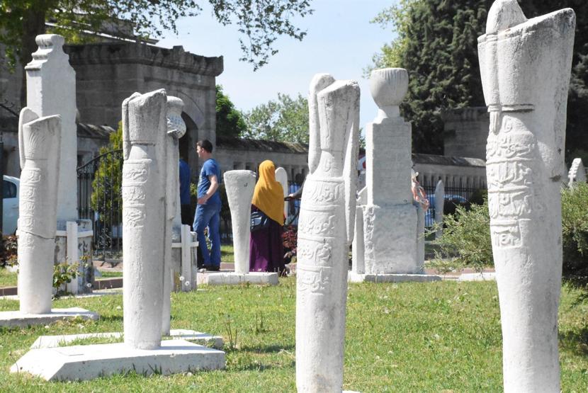 Yeniçerilerin mezar taşları restore edildi