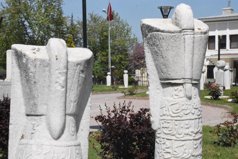 Yeniçerilerin mezar taşları restore edildi