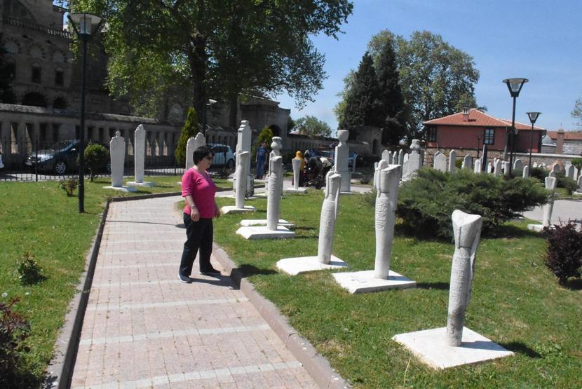 Yeniçerilerin mezar taşları restore edildi