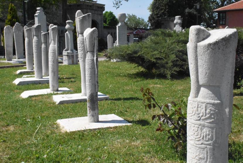 Yeniçerilerin mezar taşları restore edildi