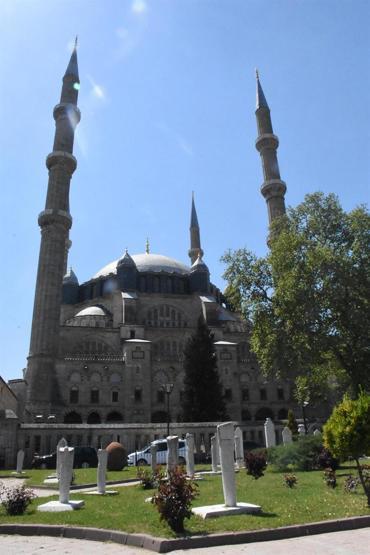 Yeniçerilerin mezar taşları restore edildi