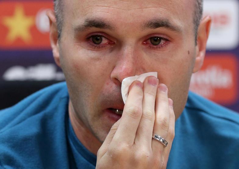 Iniestadan Podolski sürprizi... Yılın çalımını attı