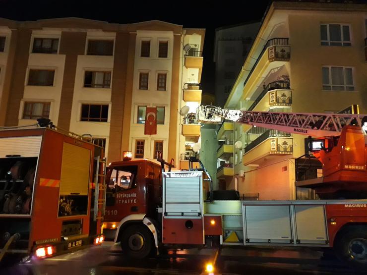 Ankarada korkutan patlama: Buzdolabı bomba gibi patladı