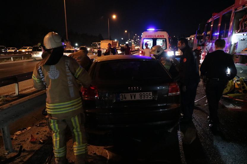 Tuzlada servis aracıyla otomobil kafa kafaya çarpıştı