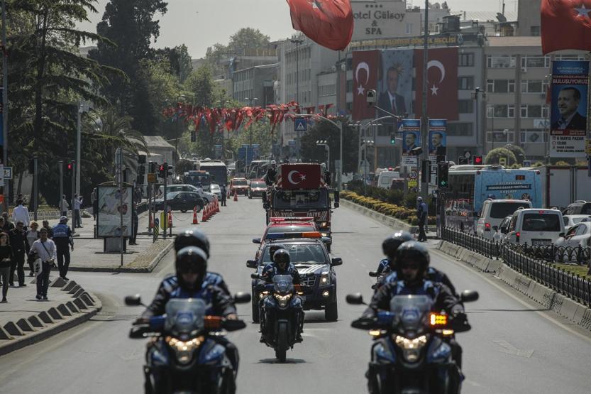 Kahraman itfaiyeci uğurlandı