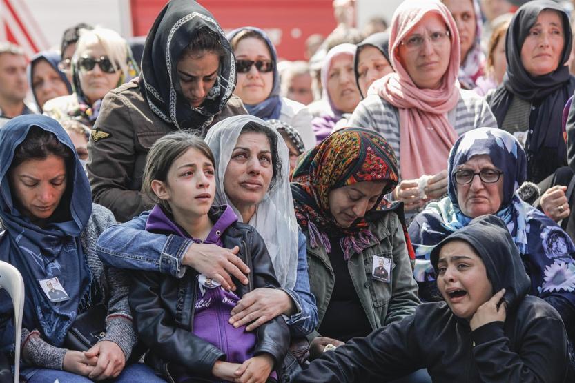 Kahraman itfaiyeci uğurlandı