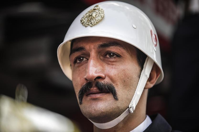 Kahraman itfaiyeci uğurlandı