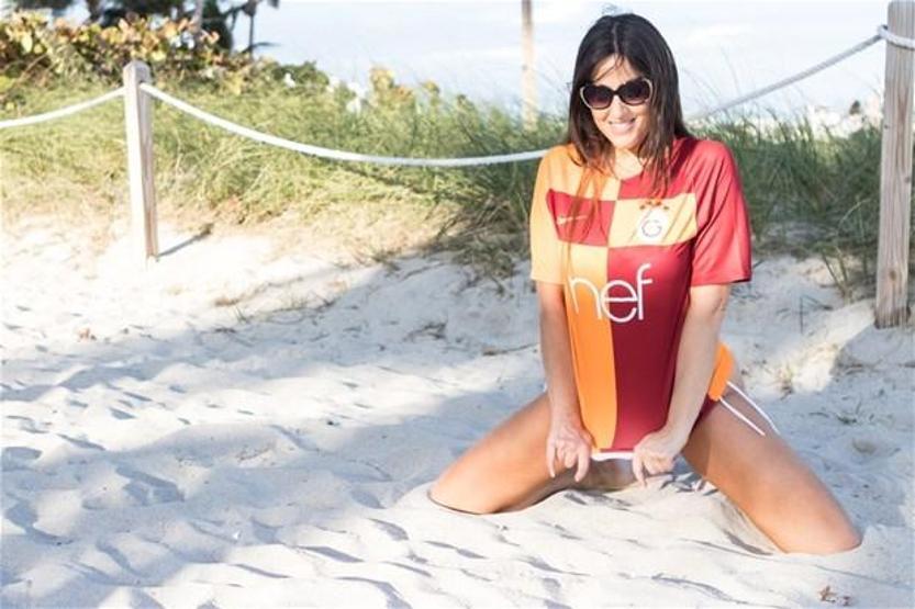 Claudia Romani Galatasaray forması giydi