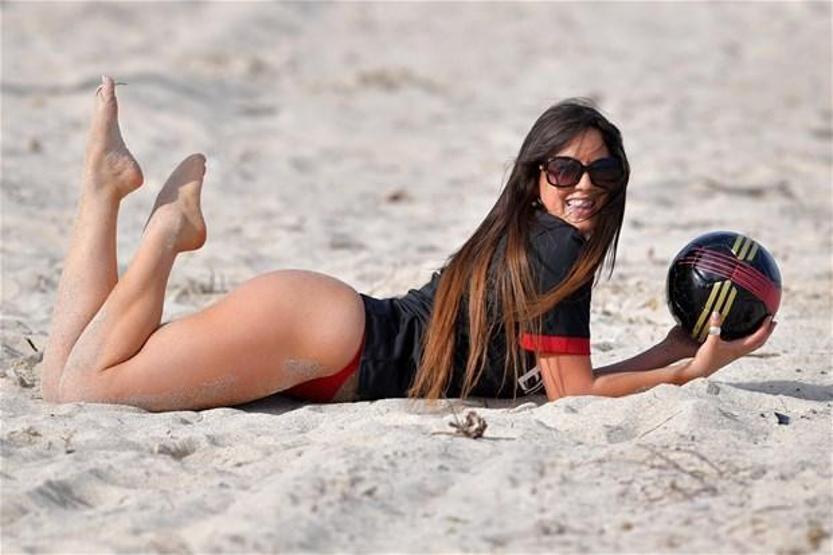 Claudia Romani Galatasaray forması giydi