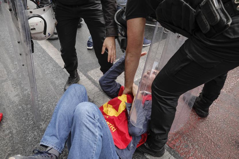 İstanbulda 1 Mayıs gözaltıları: İlk polis müdahalesi Beşiktaşta