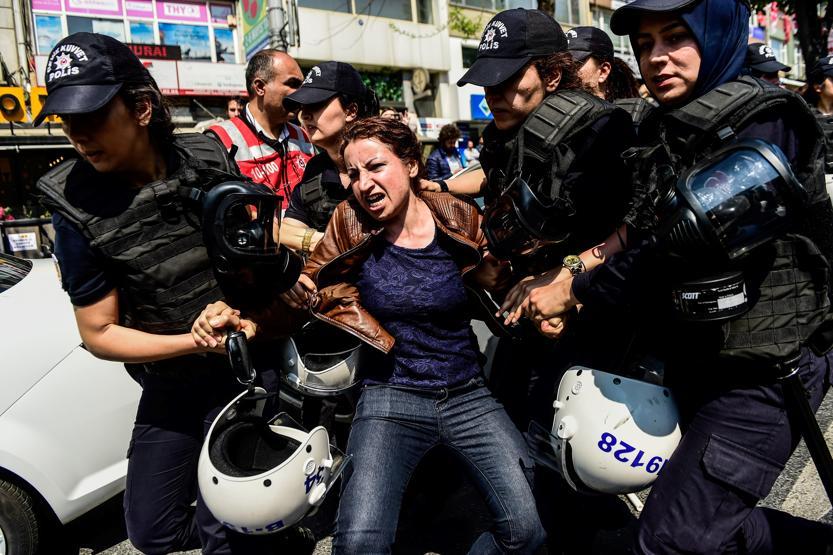İstanbulda 1 Mayıs gözaltıları: İlk polis müdahalesi Beşiktaşta