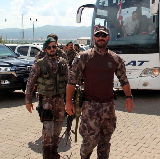 Afrinden dönen özel harekat polisleri törenle karşılandı