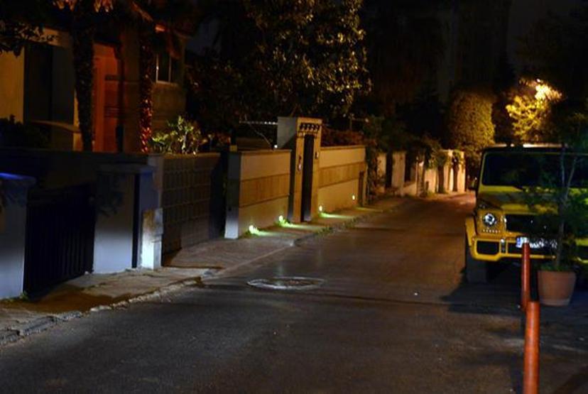 Defne Samyeli, Cem Yılmazın evinden çıkarken görüntülendi