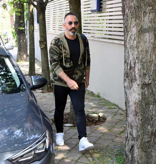 Defne Samyeli, Cem Yılmazın evinden çıkarken görüntülendi