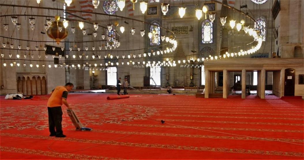 Süleymaniye Camii’nin 3 bin metrekarelik halısı değişiyor