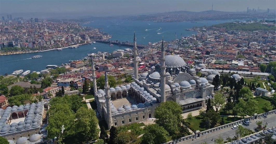 Süleymaniye Camii’nin 3 bin metrekarelik halısı değişiyor