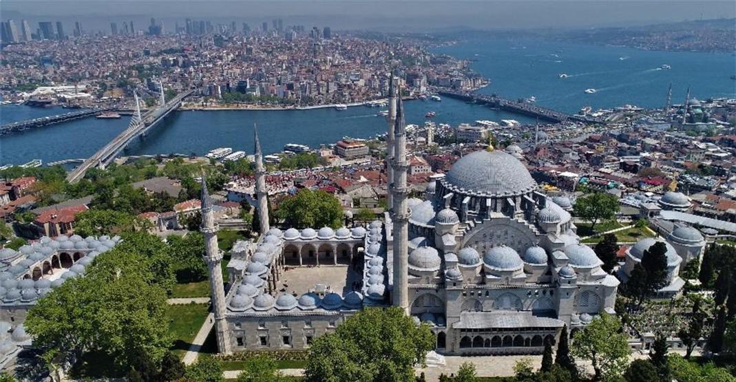 Süleymaniye Camii’nin 3 bin metrekarelik halısı değişiyor