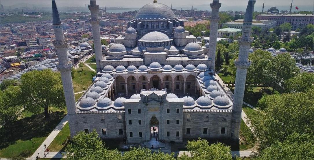 Süleymaniye Camii’nin 3 bin metrekarelik halısı değişiyor