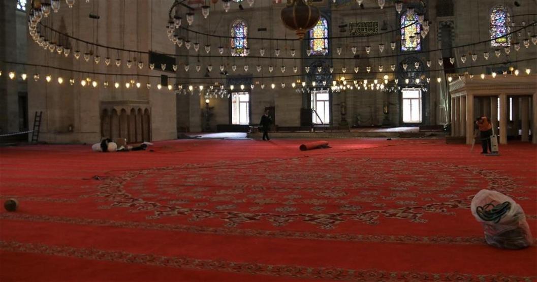 Süleymaniye Camii’nin 3 bin metrekarelik halısı değişiyor
