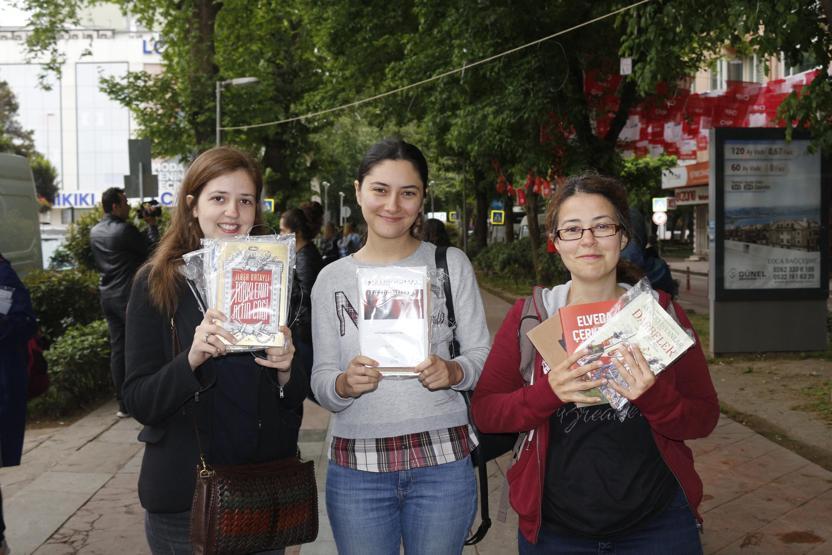 İzmitte ağaçlar kitap açtı
