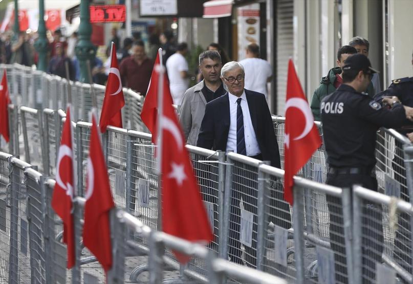 100 bin imza için akın ettiler