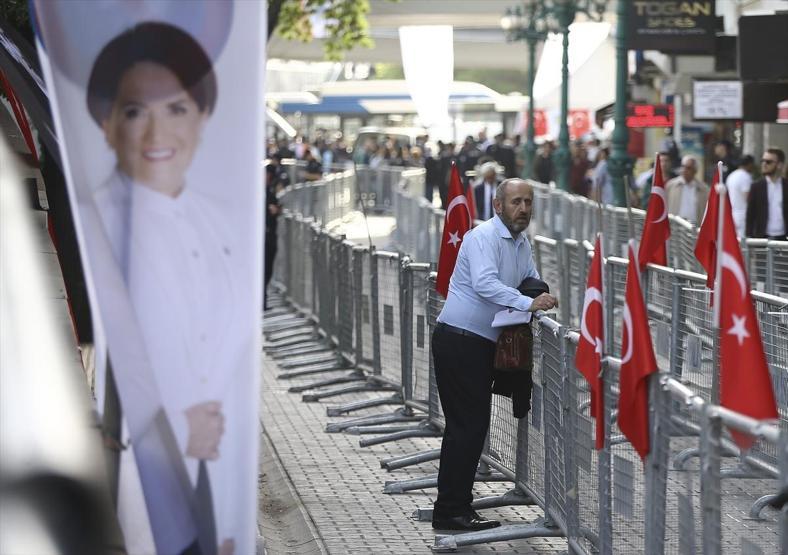 100 bin imza için akın ettiler