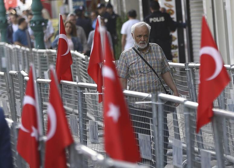 100 bin imza için akın ettiler