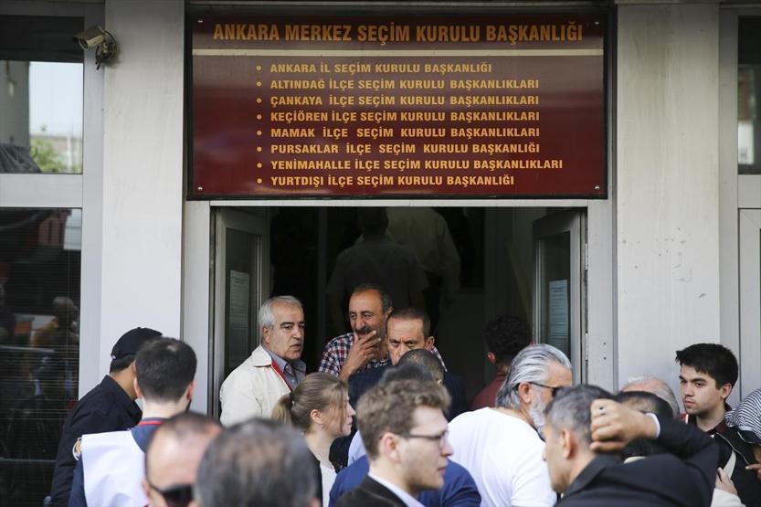 100 bin imza için akın ettiler