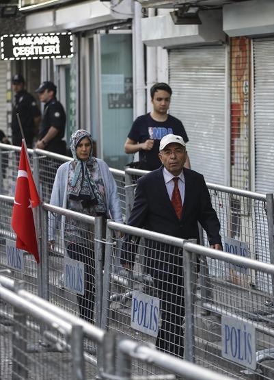 100 bin imza için akın ettiler